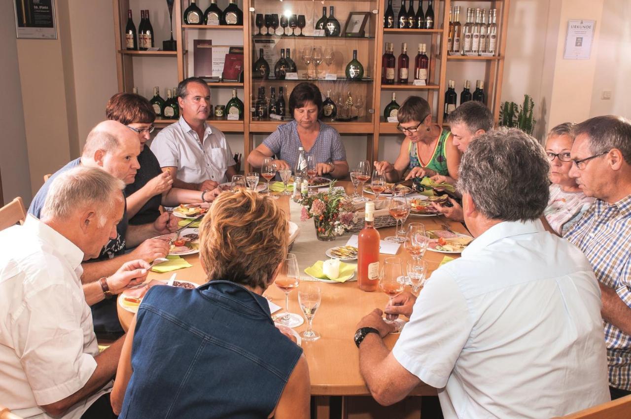 Pension Weingut Schwab Thüngersheim Buitenkant foto